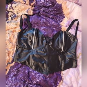 Noir WetLook crop top with zippers